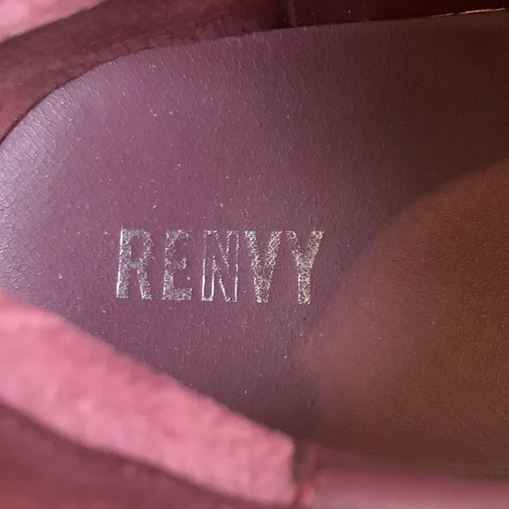 Renvy sz 10.5 burgundy sneakers with faux fur
